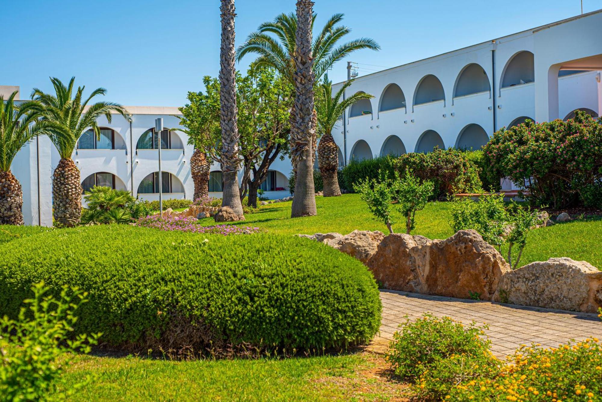 Pietrablu Resort & Spa - Cdshotels Полиньяно-а-Маре Экстерьер фото